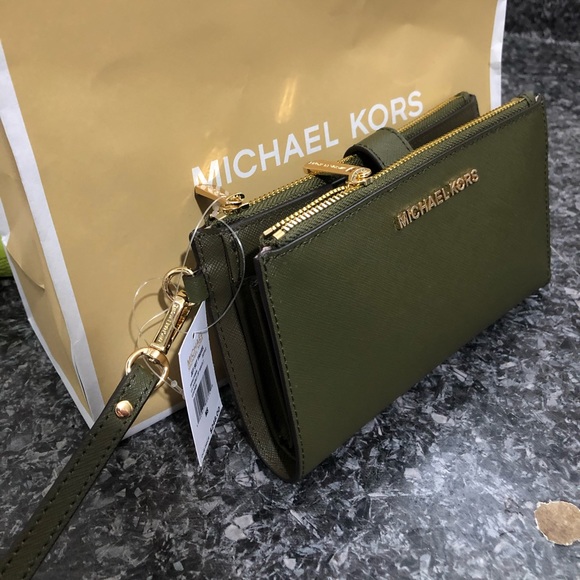 Michael Kors Wristlet (Wallet) - Picture 1 of 5